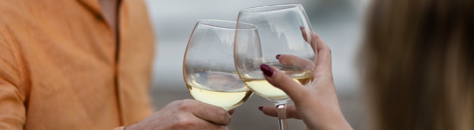 Qu&eacute; vino beber en verano&colon; gu&iacute;a de vinos frescos y ligeros